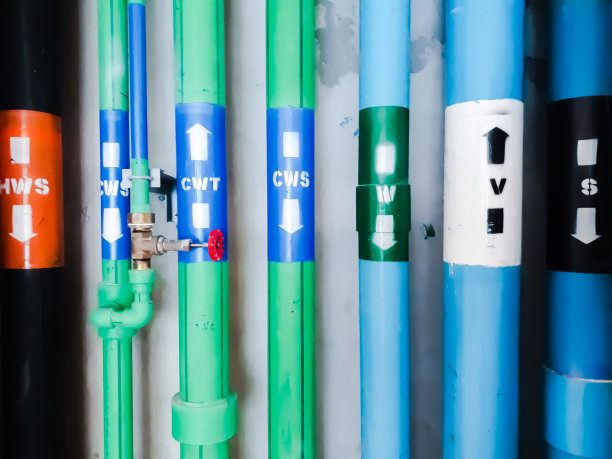 石油化工工厂的管道和管结构，建筑形象和工业经营理念图片下载