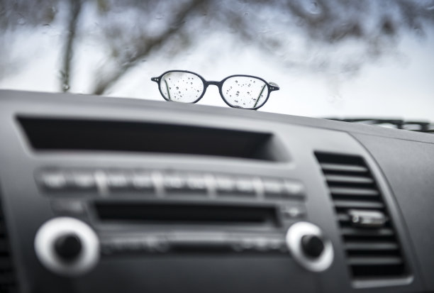 一个雨天图片下载