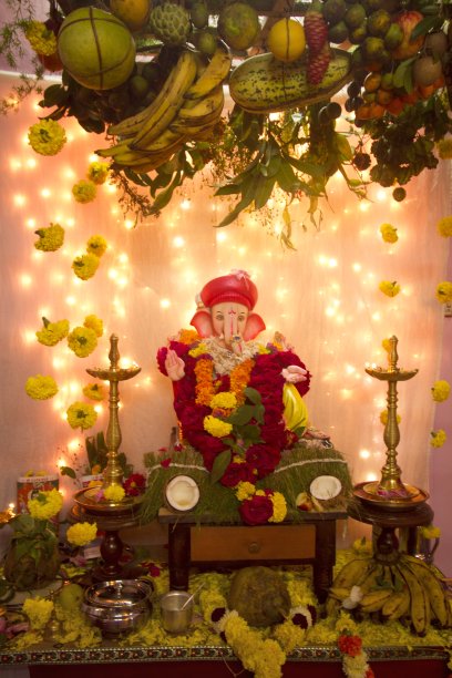 Goan Matoli是印度果阿邦的一个装饰顶篷，里面有新鲜的水果和鲜花，在这个季节可以买到图片下载