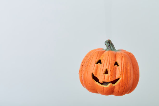杰克O灯笼在明亮的灰色背景图片下载