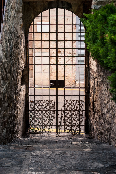 古老的锻造门图片下载