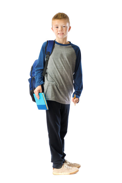 快乐的白人学校男孩在白色的背景图片下载