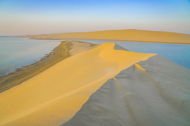 日出时的沙漠图片下载