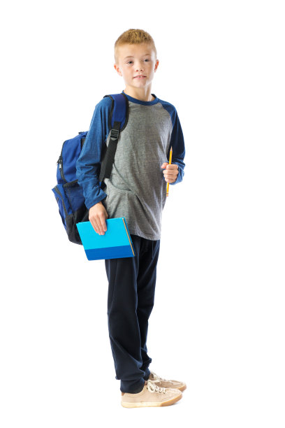 快乐的白人学校男孩在白色的背景图片下载