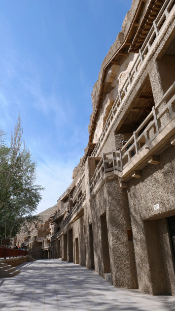 中国甘肃敦煌莫高窟的古代佛教建筑图片下载