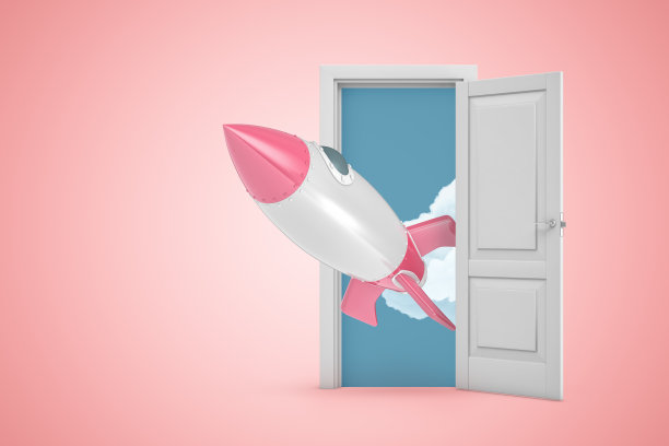 一个白色开放的门的3d渲染与银色的粉红色太空火箭在浅粉色的背景图片下载