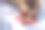 小女孩正在画一幅彩色的花素材图片