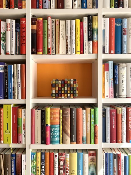 书架与彩色信箱图片下载