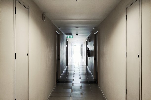 公寓走道内部。图片下载