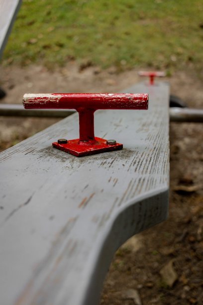 坐在顶端图片下载