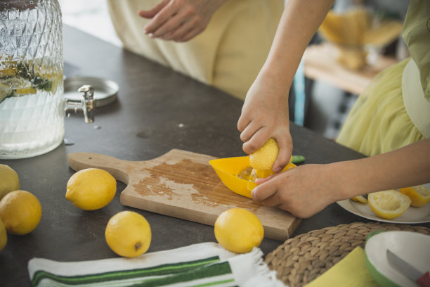 在准备柠檬水图片下载