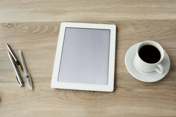 平板电脑，咖啡和笔图片下载