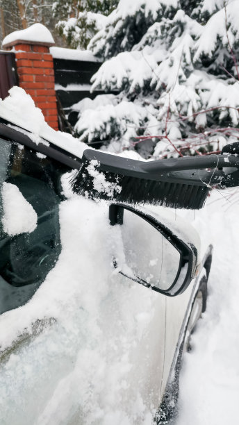 近雪景畏缩汽车后视镜降雪后图片下载