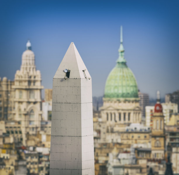 阿根廷著名的布宜诺斯艾利斯方尖碑和城市景观图片下载