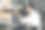 年轻的厨师正在读命令图片下载