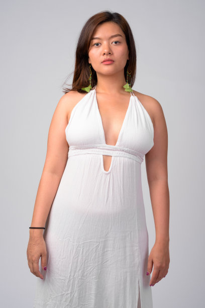 年轻美丽的亚洲女人的肖像准备夏天图片下载