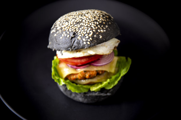 黑汉堡面包配牛肉饼图片下载