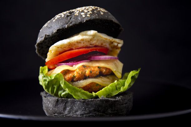 黑汉堡面包配牛肉饼图片下载