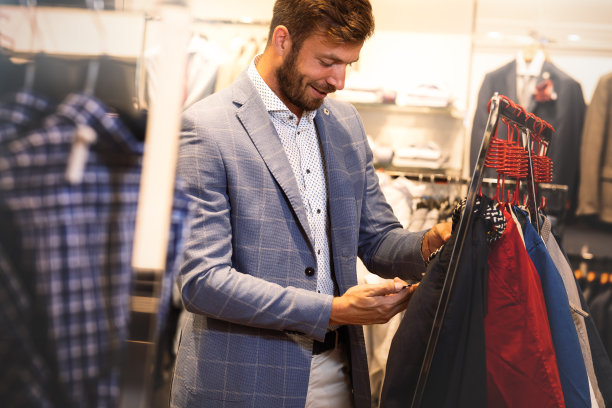 时尚店里的男人图片下载