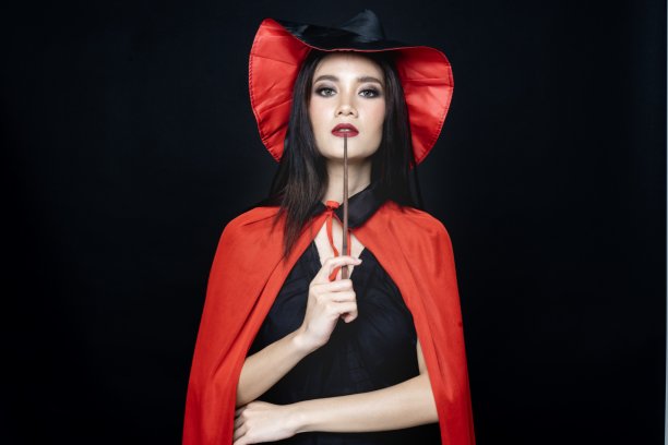 女人在万圣节的概念。图片下载