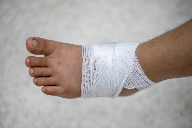 近距离受伤，意外造成的新伤。图片下载