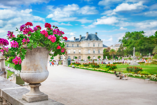 卢森堡花园的花瓶图片下载
