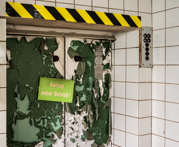 电梯出故障的德语标识图片下载