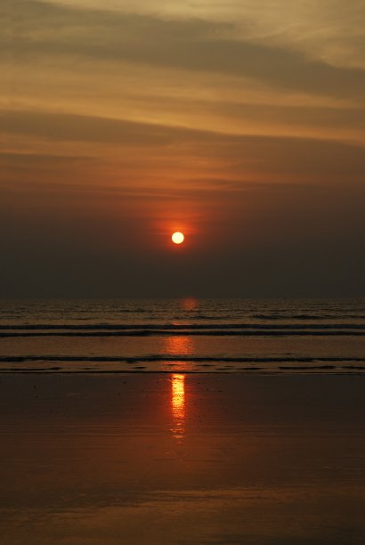 康坎，迪维加格海滩上的日落图片下载