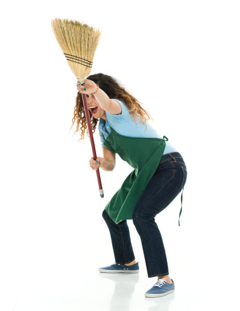 完整的长度/一个人/侧视图/ 30-39岁的成年美丽的波多黎各种族/拉丁美洲和西班牙裔的女性/年轻的女人/一个年轻的女人只在白人背景/冷淡的态度图片下载