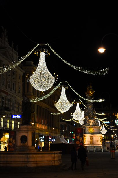 圣诞节和新年装饰在晚上的城市维也纳在奥地利股票照片图片下载