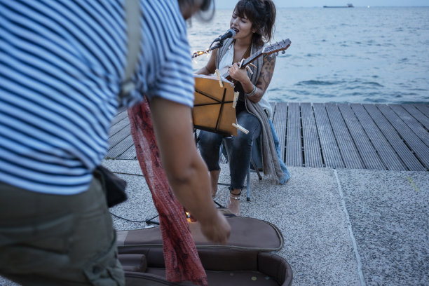 街头音乐家图片下载
