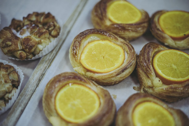 新鲜出炉的美味面包图片下载