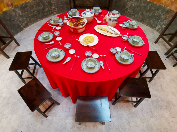 春节团圆饭摆好了图片下载