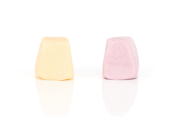 柔和的糖果孤立在白色上图片下载