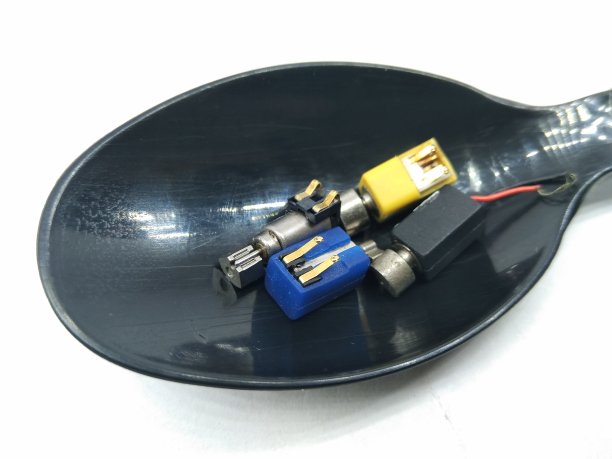 白色背景上的振动电机隔离图片图片下载