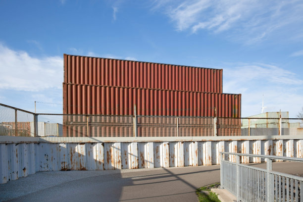 集装箱堆在一起图片下载