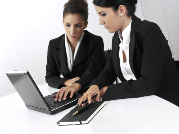 商务女性在开会图片下载