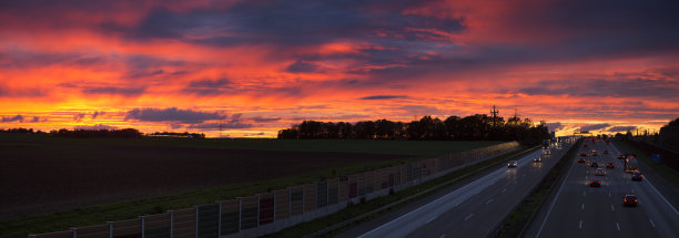 高速公路上的日落全景图片下载