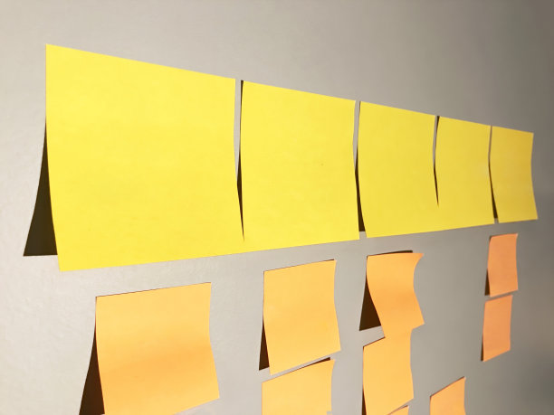 贴满不干胶便条的墙图片下载