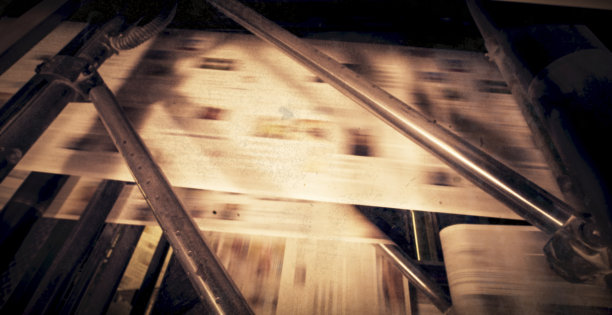 印刷中的报纸图片下载