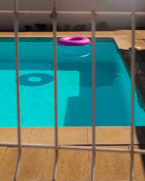 充气甜甜圈漂流图片下载