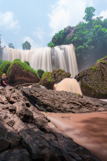 越南达拉特市的发现瀑布。照片运用了旅游广告、营销创意、设计等图片下载