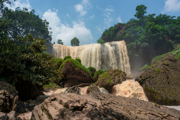 越南达拉特市的发现瀑布。照片运用了旅游广告、营销创意、设计等图片下载