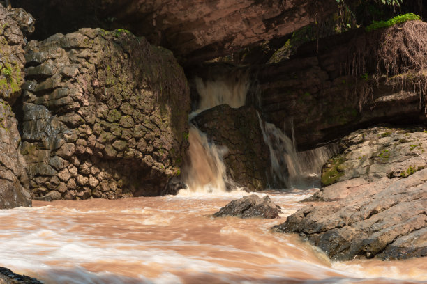 越南达拉特市的发现瀑布。照片运用了旅游广告、营销创意、设计等图片下载