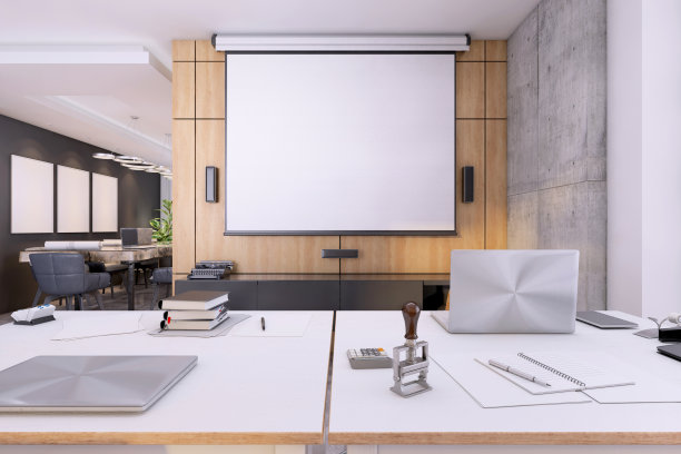 当代办公室内部有大空白投影屏幕的复制空间图片下载