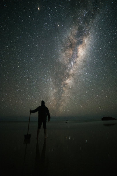 夜空下的剪影图片下载