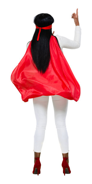 抬头/后视图/背部/全长/一个20-29岁的成年人美丽的黑发拉丁美洲和西班牙裔女性/年轻女性主持人/女商人/商人/女超人/超级英雄/女英雄站图片下载