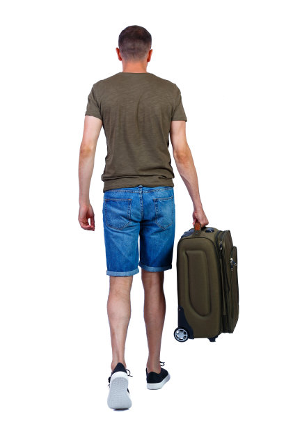 带着手提箱的行人在镜头中的背影。图片下载
