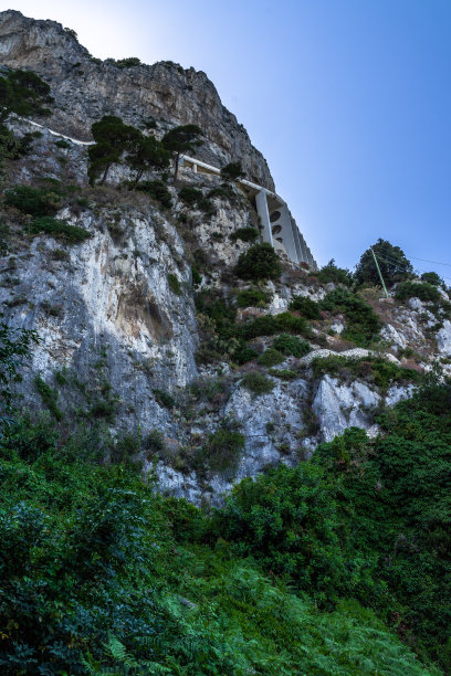 腓尼基台阶(Scala Fenicia)是陡峭的石头楼梯，连接卡普里岛和阿纳卡普里岛，坎帕尼亚，意大利图片下载