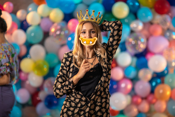 她是一个有趣的女王图片下载